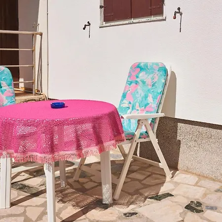 Denis 1799 Apartman