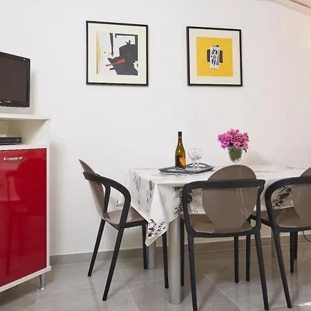 Apartman Denis 1799