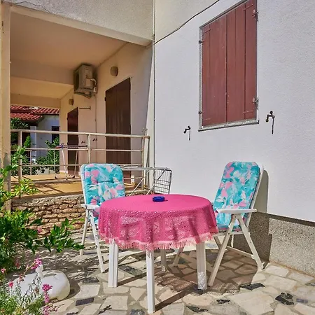 Denis 1799 Apartman *