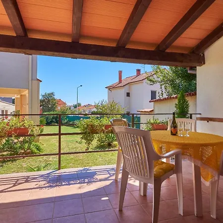 Denis 1799 Apartman