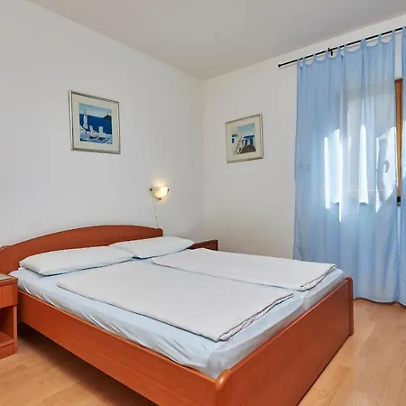 Apartman Denis 1799 *