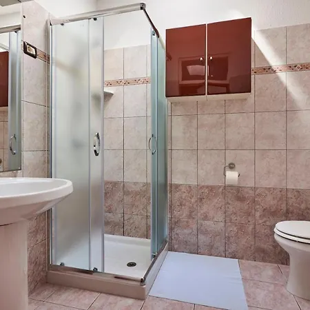 Denis 1799 Apartman